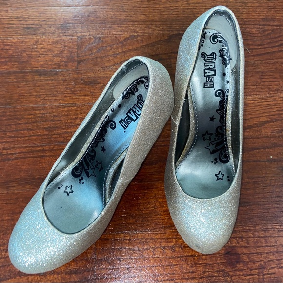 NWOT Size 6.5 platform heels - Picture 4 of 6